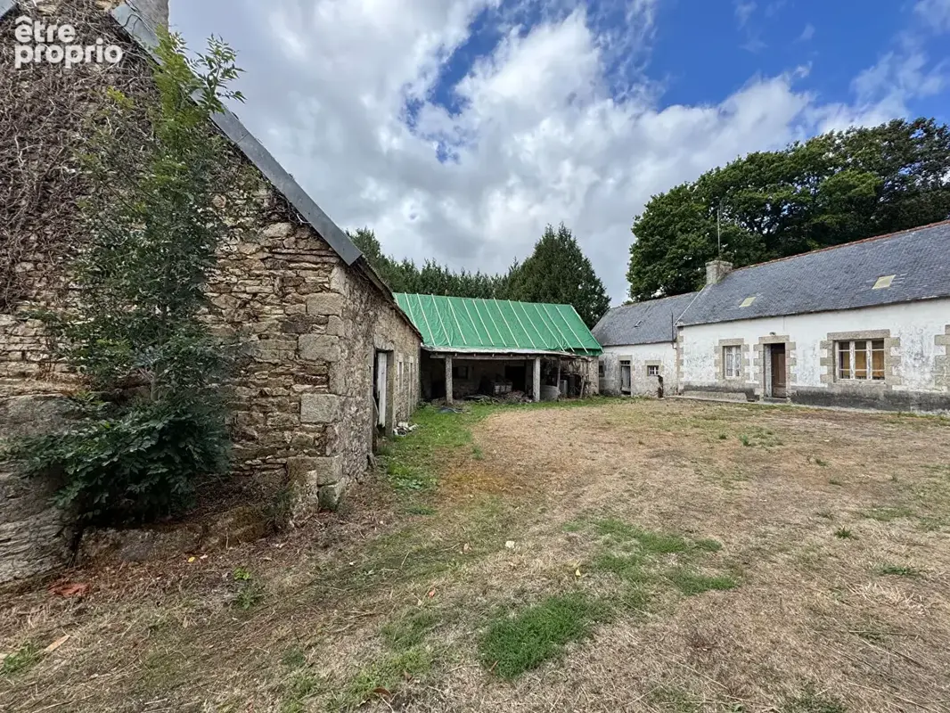 Rare ? Ensemble en pierre à rénover, cour fermée, terrain de 2500 m² - photo 2