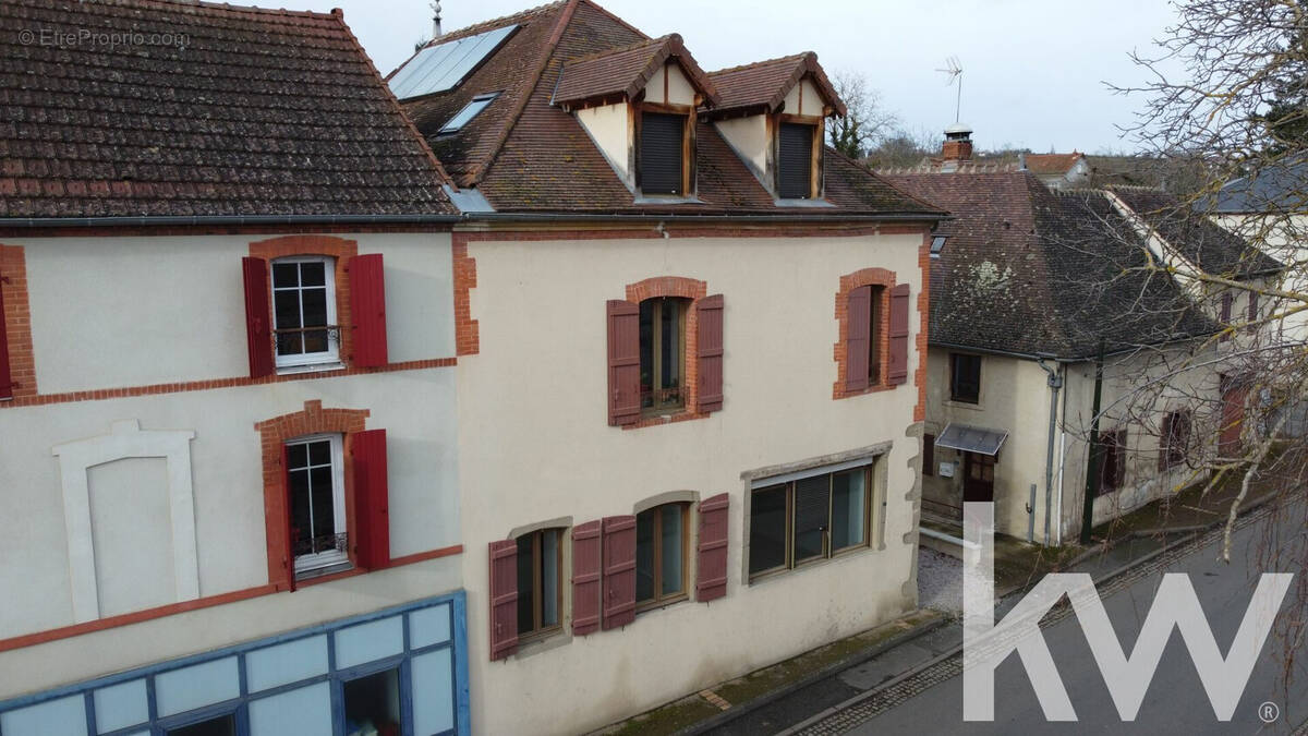 Appartement à BELLENAVES