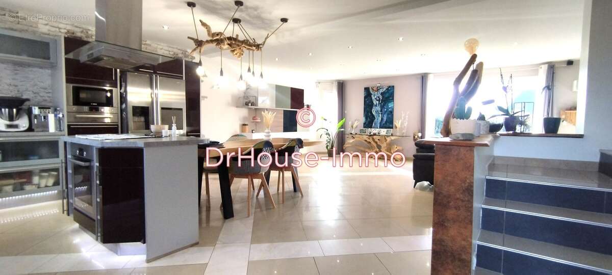 Maison à SAINT-OUEN-DE-THOUBERVILLE