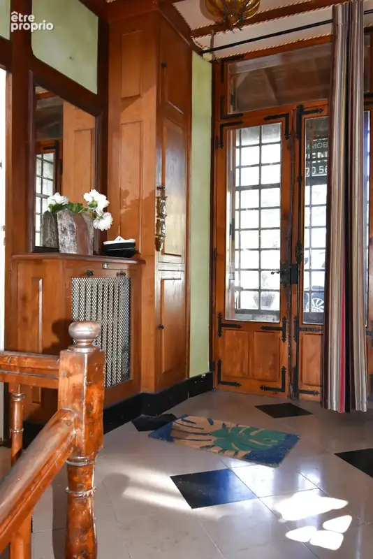 Maison de maître atypique avec maison secondaire, piscine et jardin. - photo 3