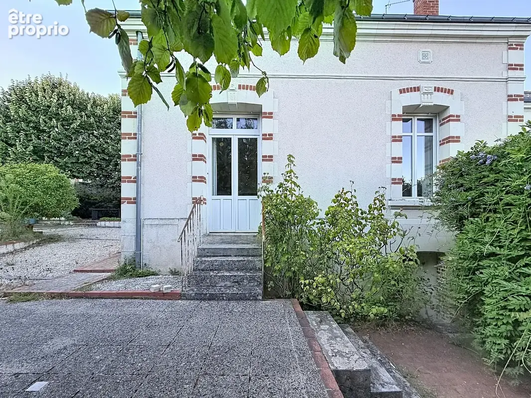 Saint-cyr-sur-loire – cottage park – maison bourgeoise 1900, studio indépendant, 3 garages et plus de 1 000 m² de terrain - photo 4