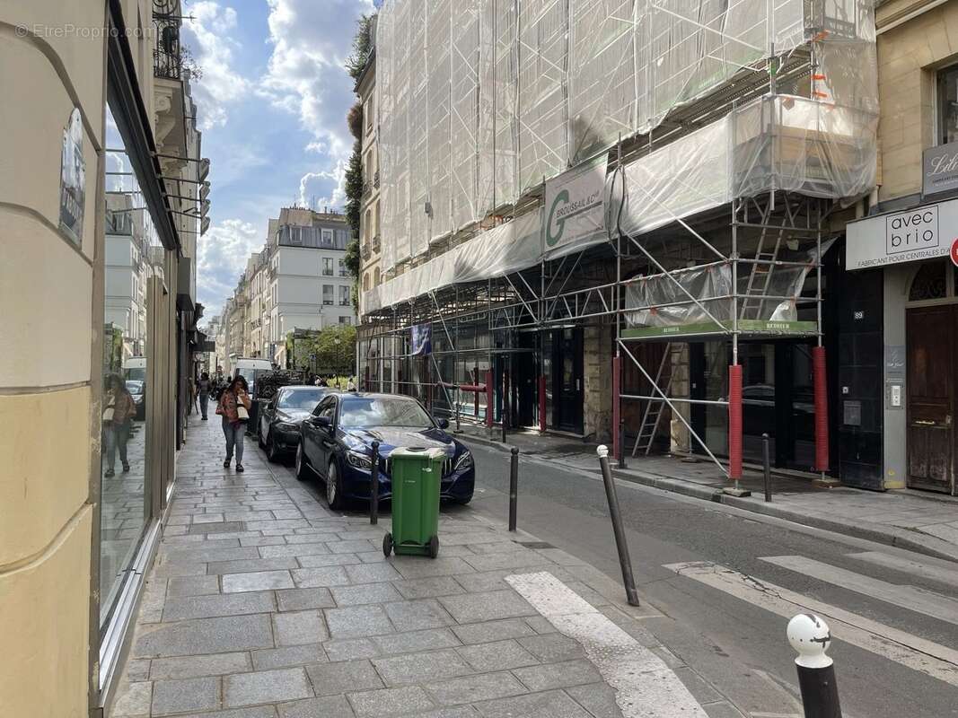 Autre à PARIS-2E