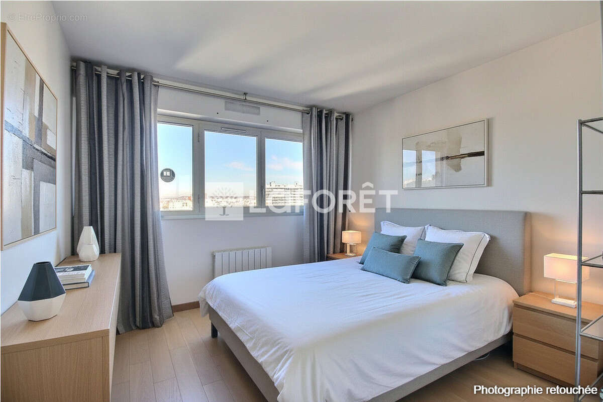 Appartement à COURBEVOIE