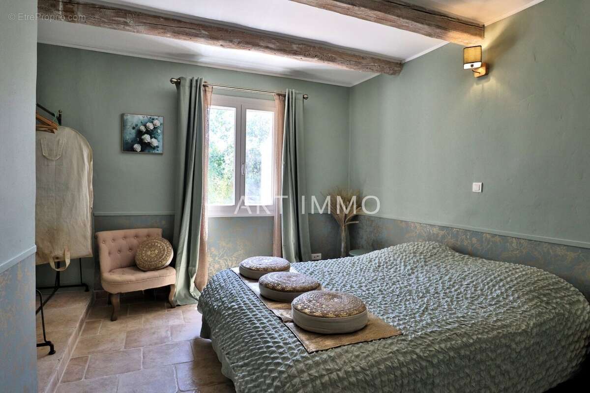 Maison à SAINT-SATURNIN-LES-APT