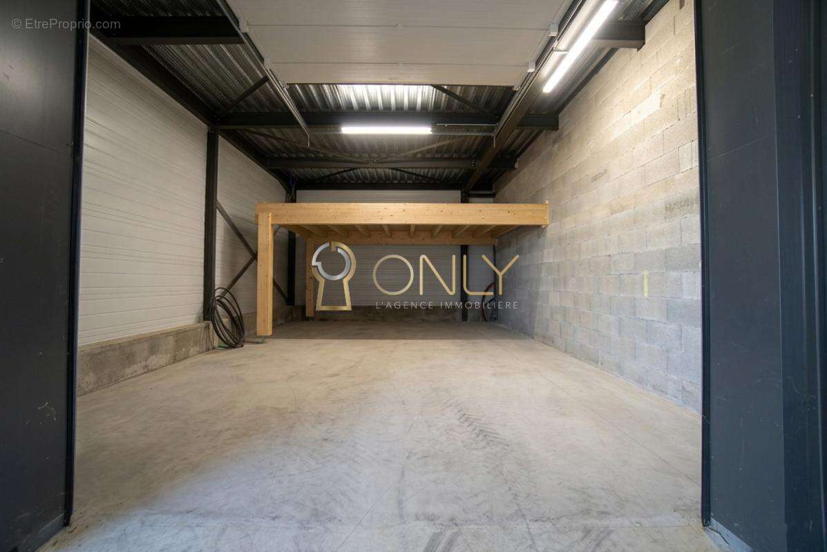 Commerce à QUINCIEUX