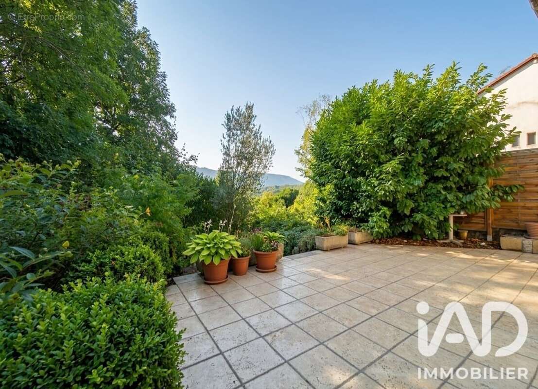 Maison 161 m² à Feigeres  - photo 3