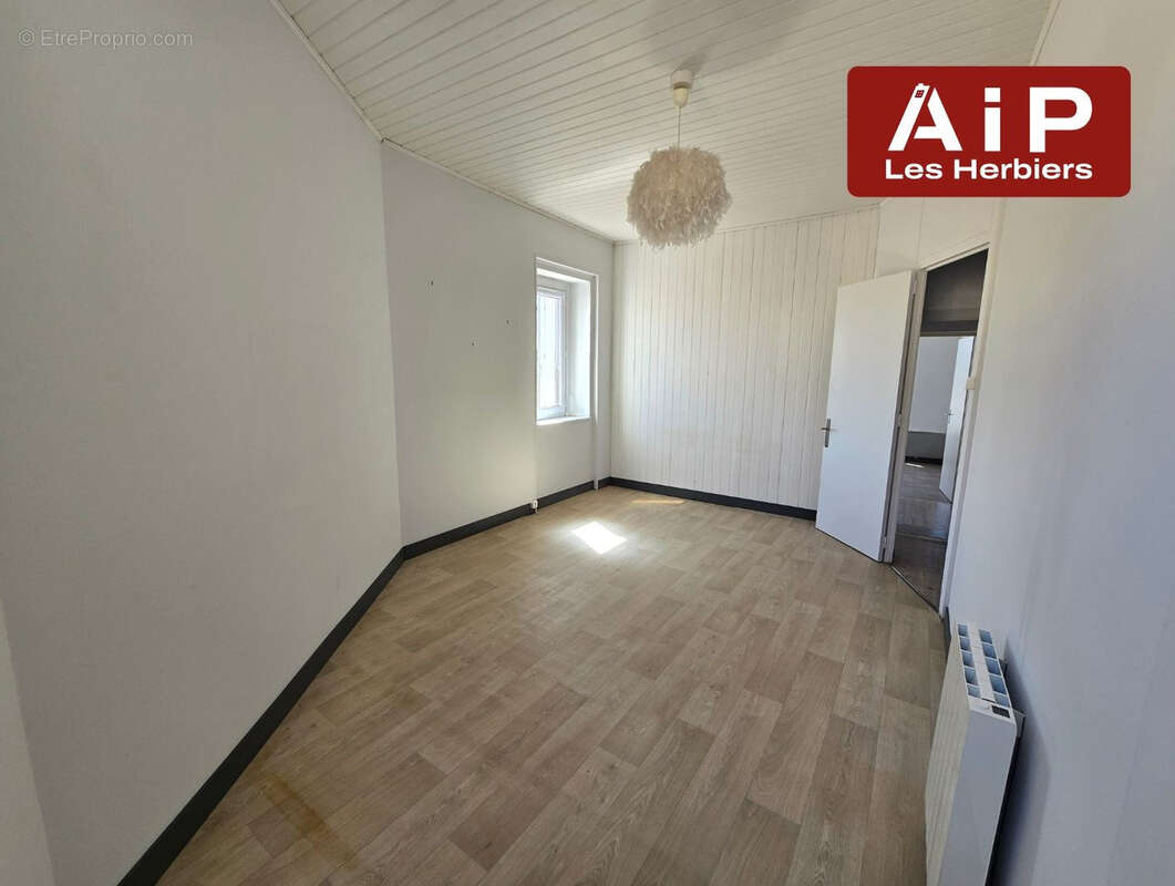Ardelay   Maison de bourg 78 m2 - 3 chambres, garage et terrain - photo 4