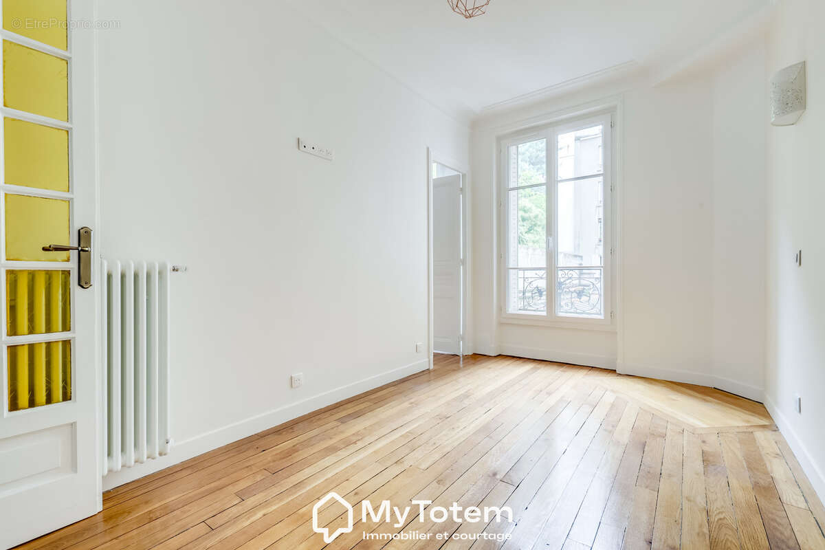 Appartement à PARIS-14E
