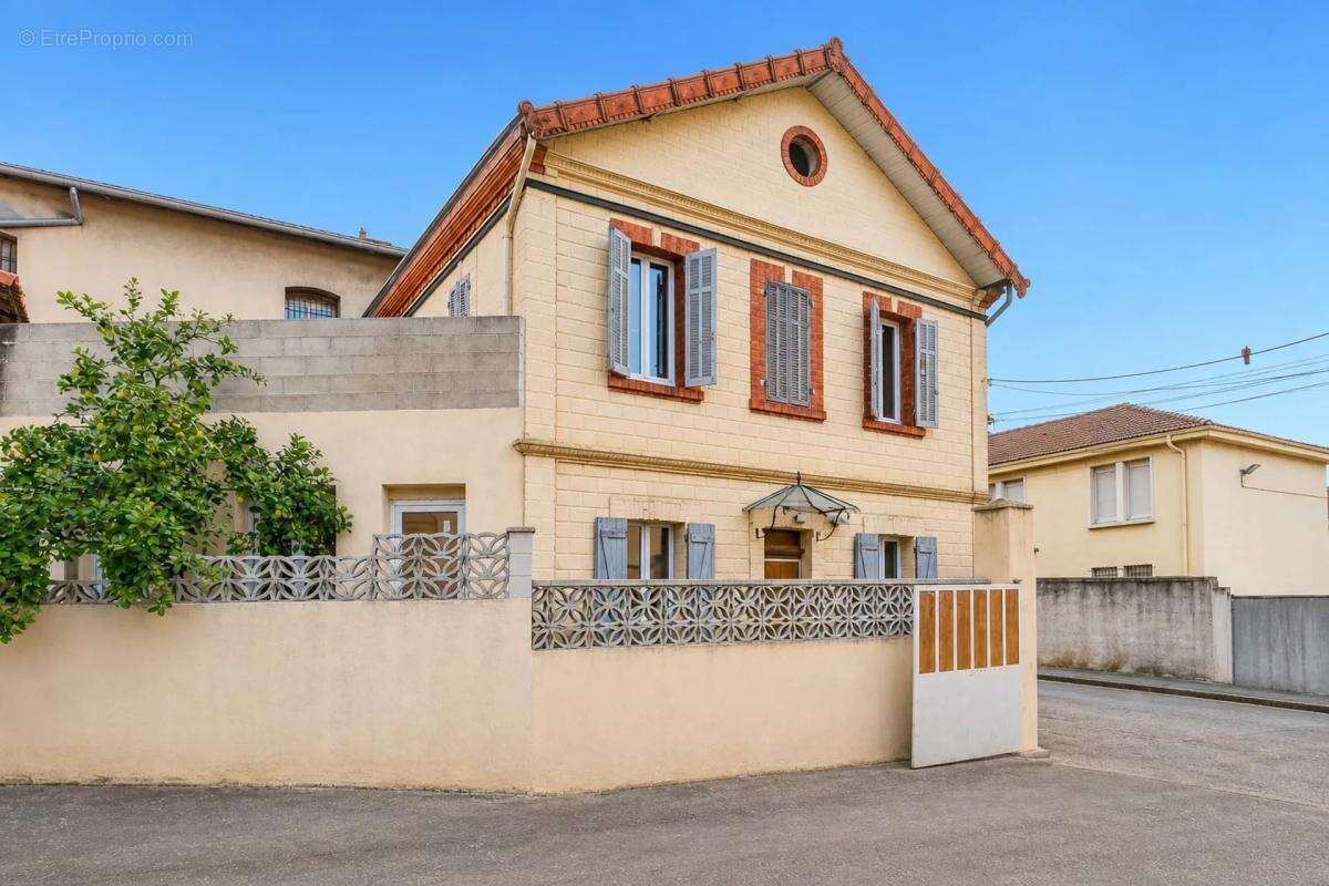 Maison de 183 m² avec dépendances - photo 3