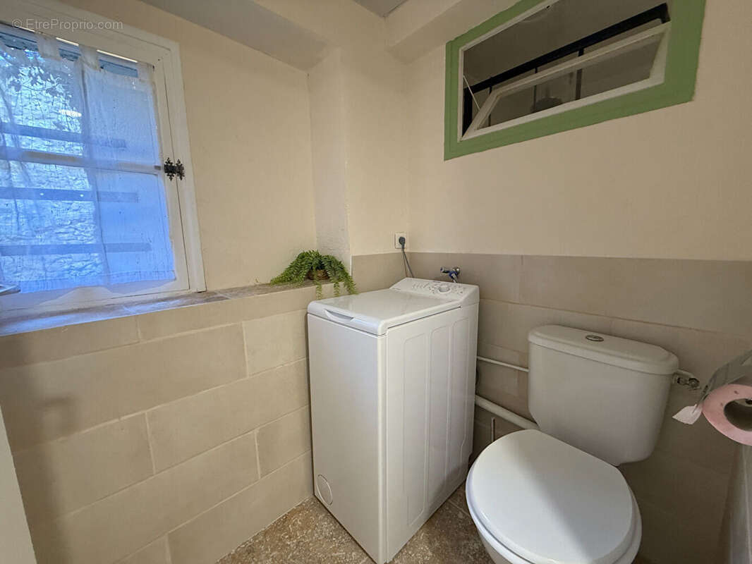 Appartement à LA ROQUE-D'ANTHERON