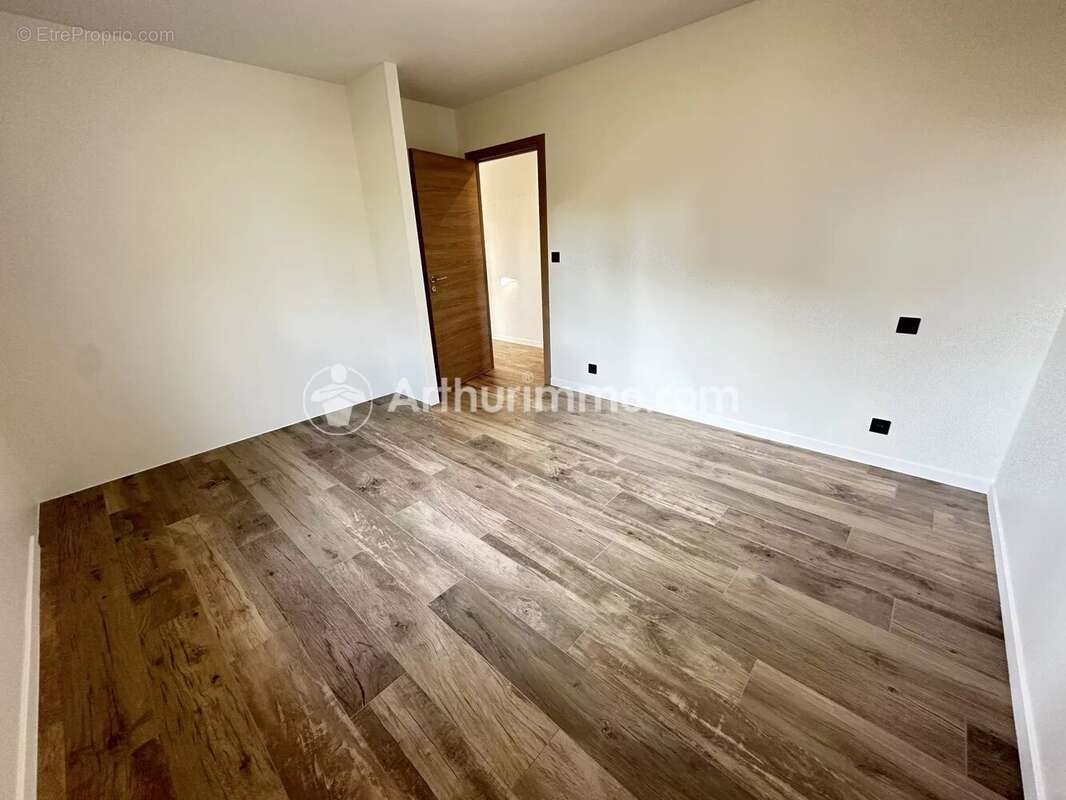 Maison à LEGUILLAC-DE-L'AUCHE