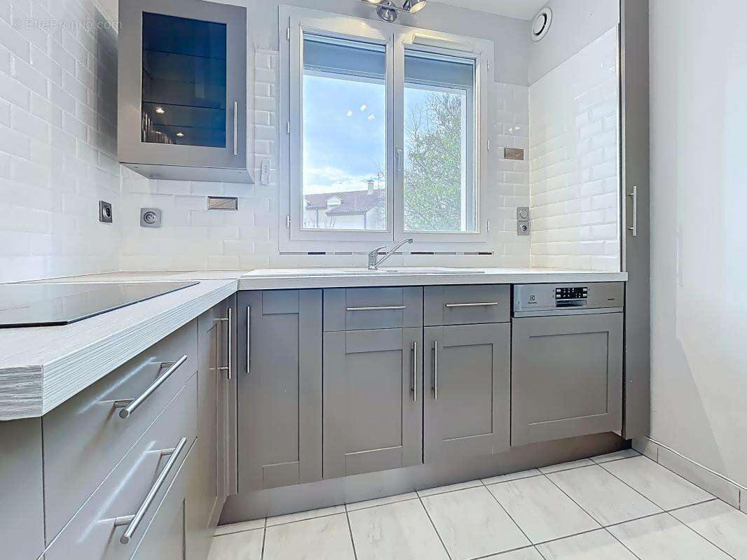 Appartement à GUILHERAND-GRANGES