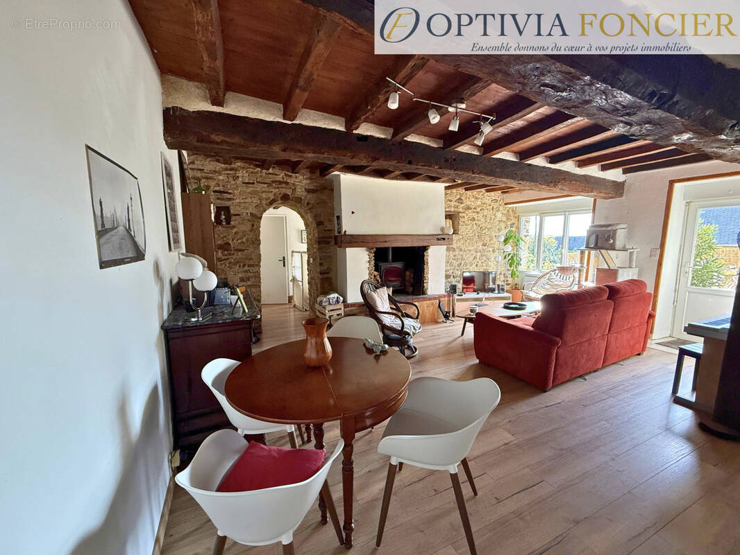 Maison à BOURG-DES-COMPTES