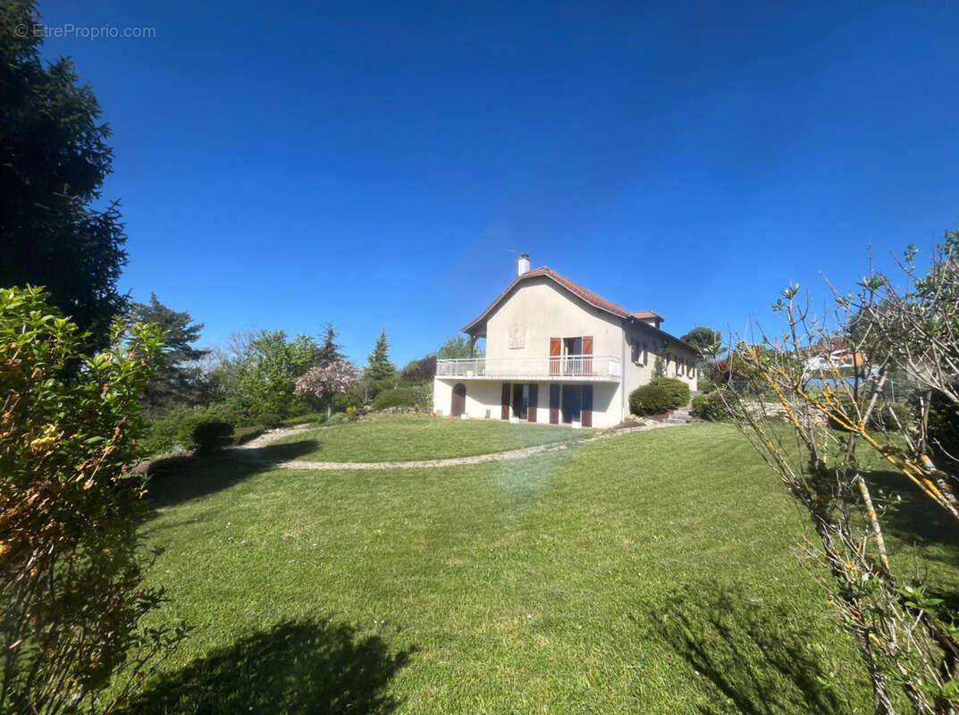 Maison à CEYZERIAT