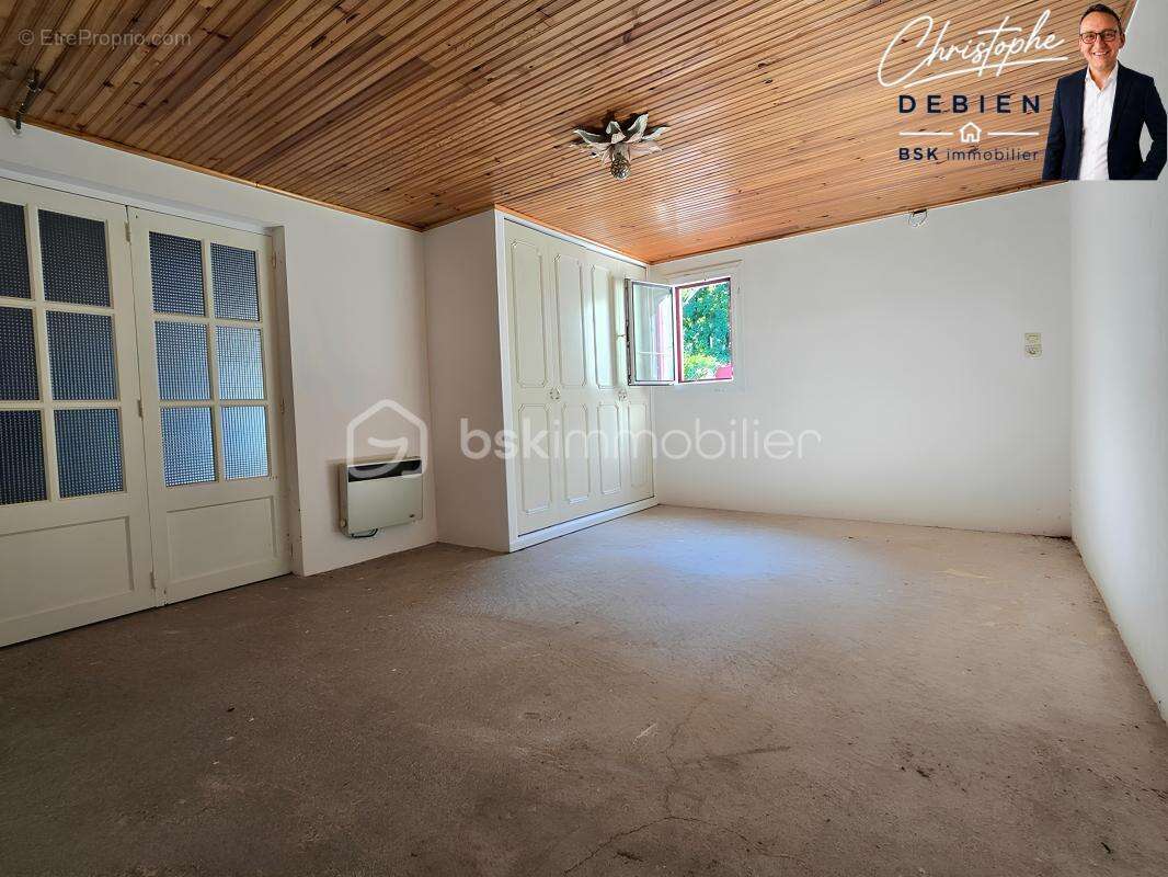 Maison familiale 4 chambres – sous-sol complet – terrain de 992 m² – proche commerces et écoles - photo 10