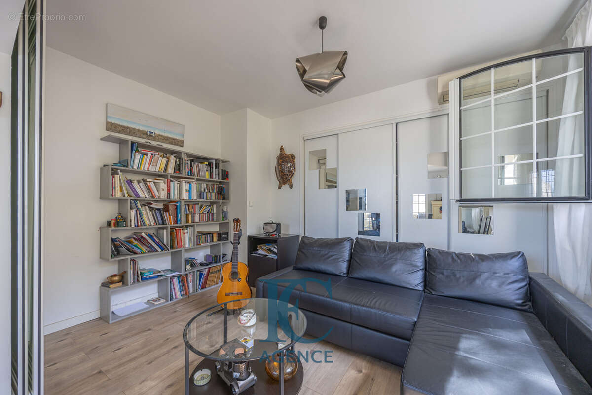 Appartement à SAINT-CYR-SUR-MER