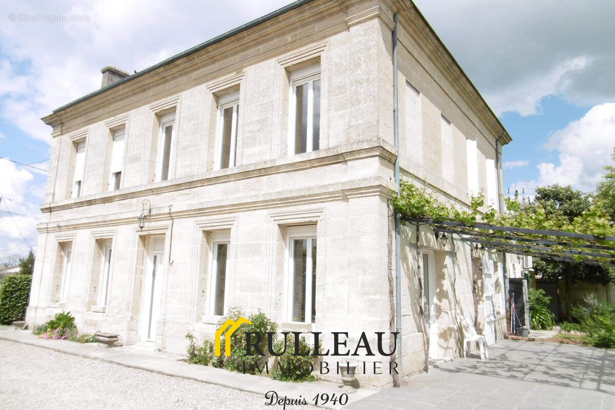 Maison à AMBARES-ET-LAGRAVE