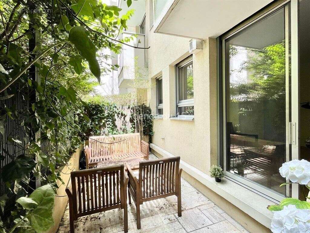Appartement à PARIS-14E