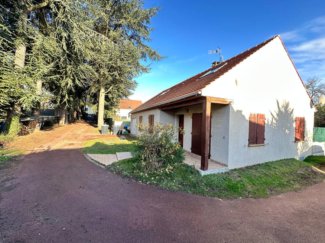 Maison à COURCOURONNES