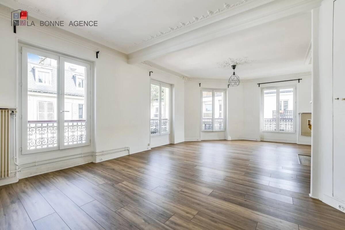 Appartement à PARIS-17E