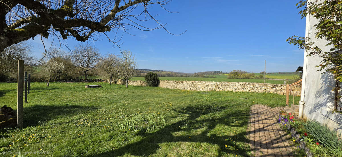 Maison à CHAMPLEMY