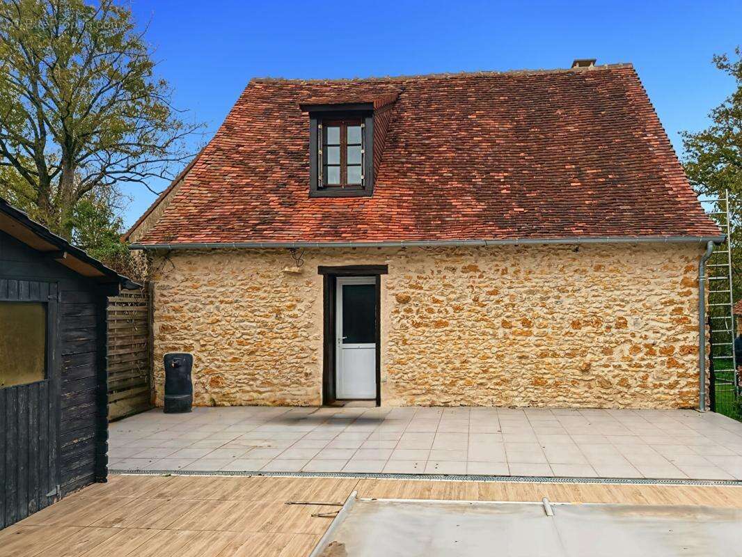 Superbe longère en pierre avec piscine sécurisée et dépendances à Prissac 179 000 - photo 14