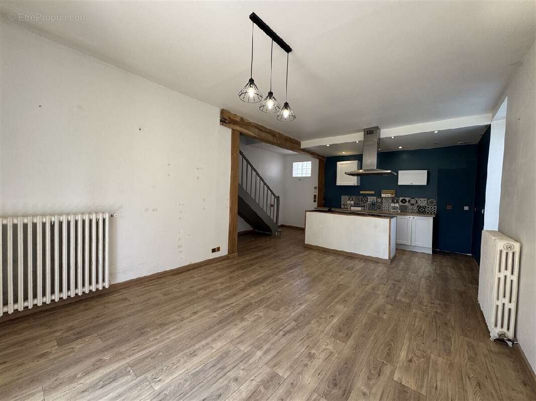 Maison à TREMBLAY-LES-VILLAGES