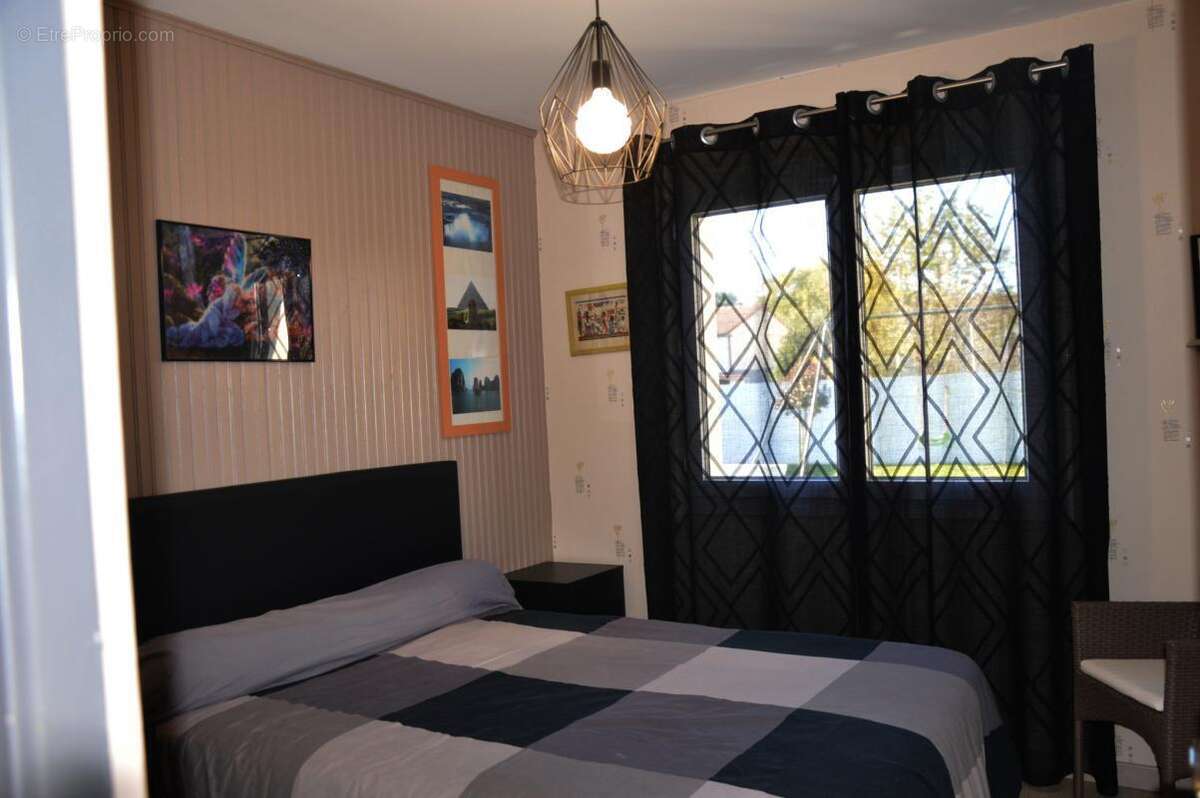 Maison à SAINT-GEORGES-DE-POINTINDOUX