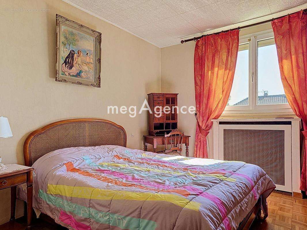 Maison familiale a bouafle avec sous sol total et jardin - photo 9