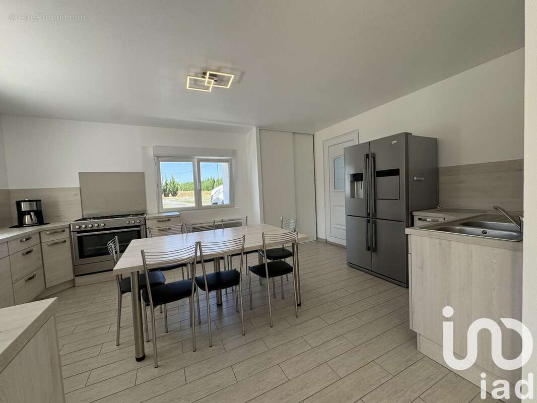 Maison 144 m² à Brain-Sur-Allonnes  - photo 2