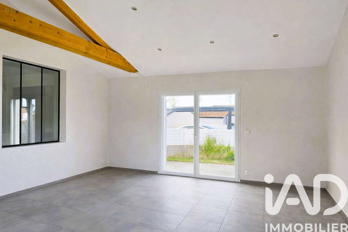 Photo 2 - Maison à AVRILLE