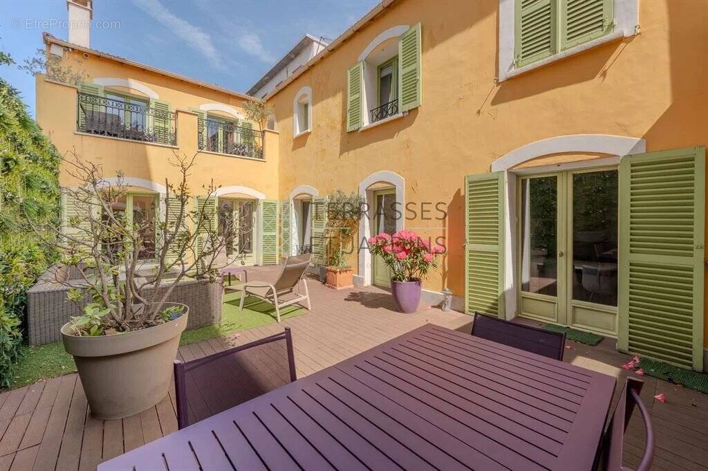 Maison à LA GARENNE-COLOMBES