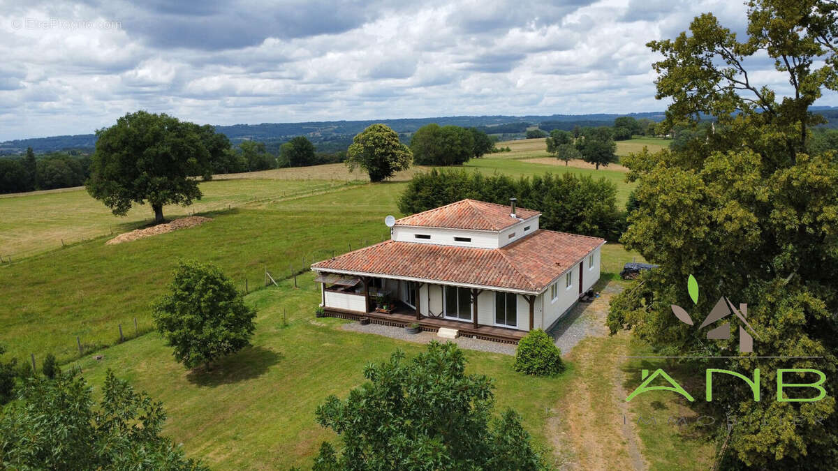 Maison à EYMOUTHIERS