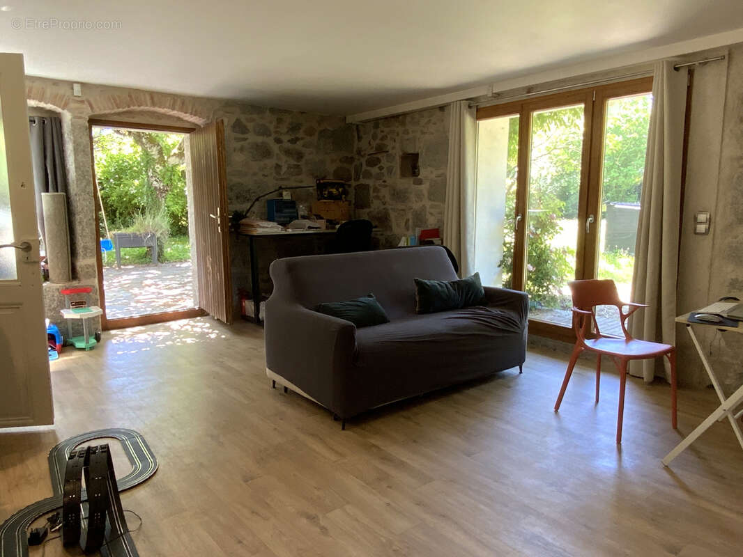 Maison à FEIGERES