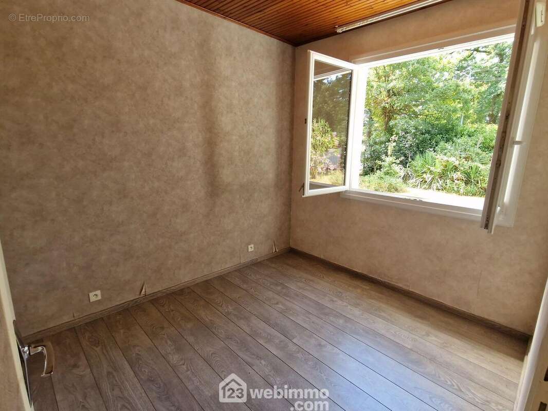 Maison 75 m² à Saint-Georges-De-Pointindoux  - photo 9