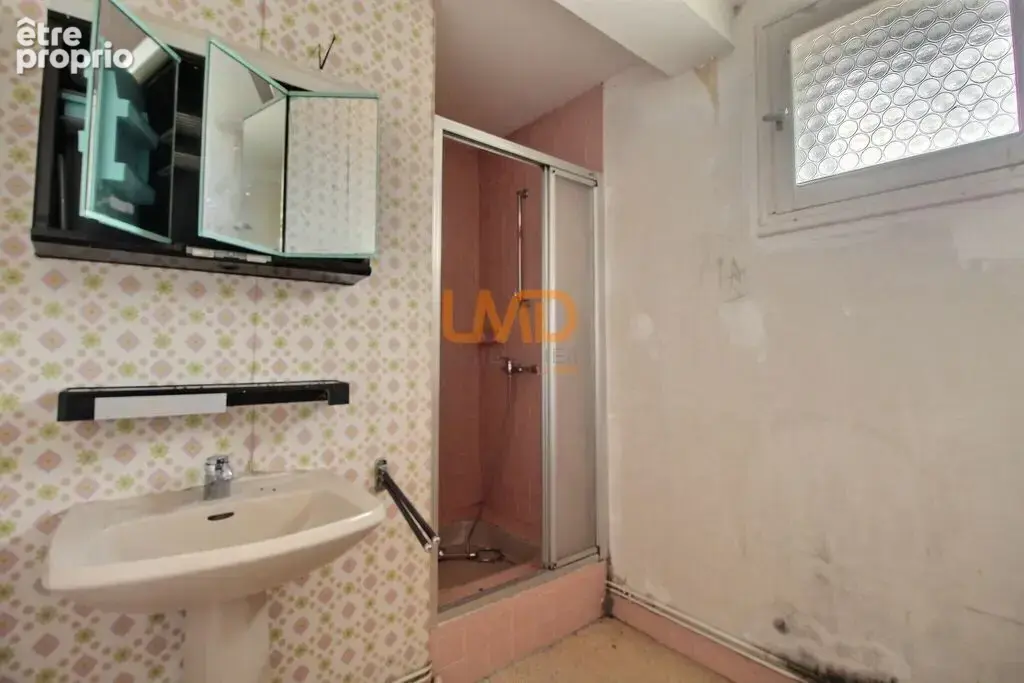 Maison à rénover avec nombreuses dépendances - photo 12