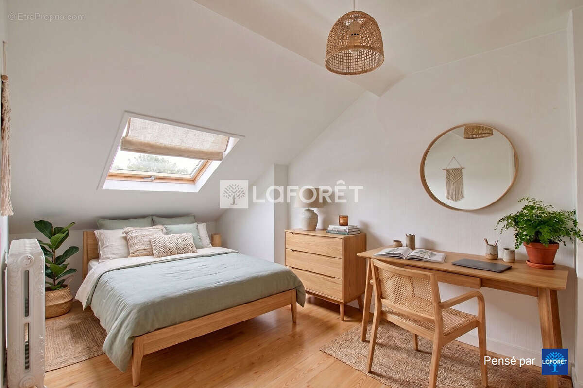 Appartement à COURBEVOIE