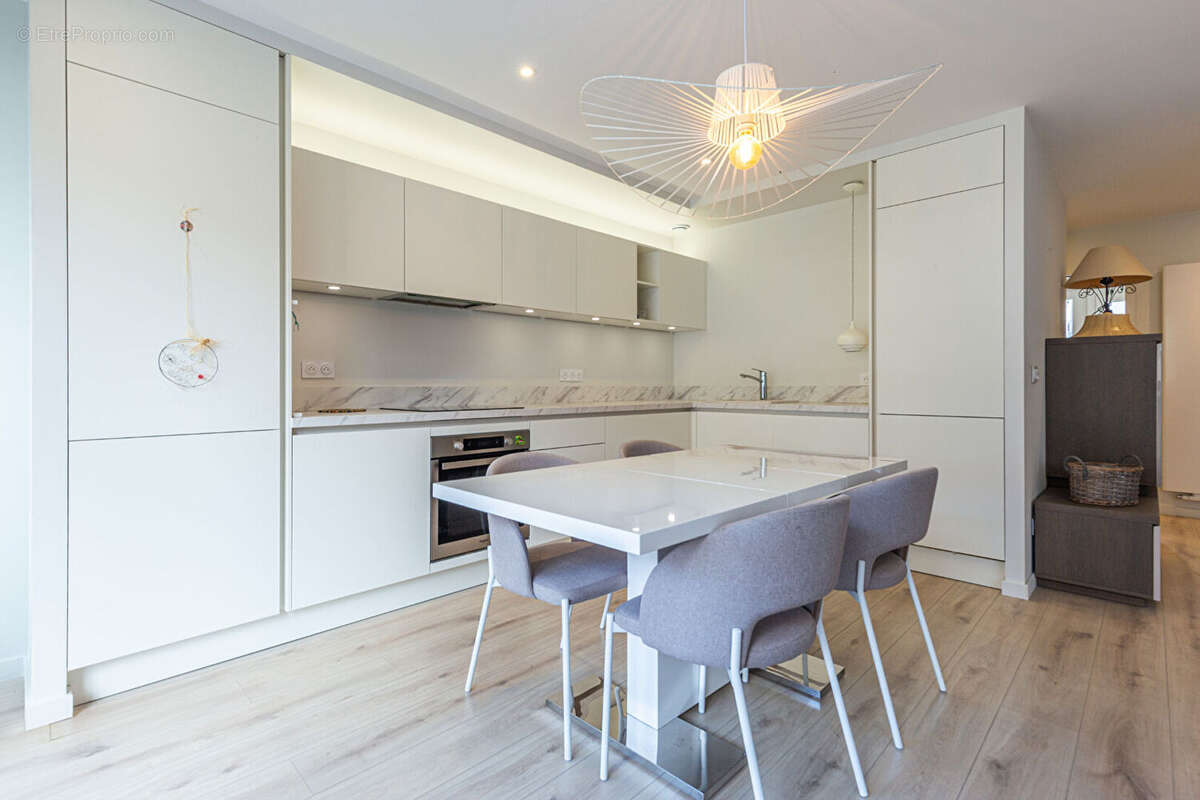 Agence immobiliere laforet - exclusivite - "pétunia" - annecy hyper-centre - appartement t3 de 63,03m² - balcons - cave - grenie - photo 4