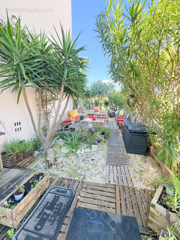 SAINT CYPRIEN VILLAGE - IMMEUBLE  - 235 m²  - Deux appartements F4 et local commercial -  Jardins et Garages - photo 8