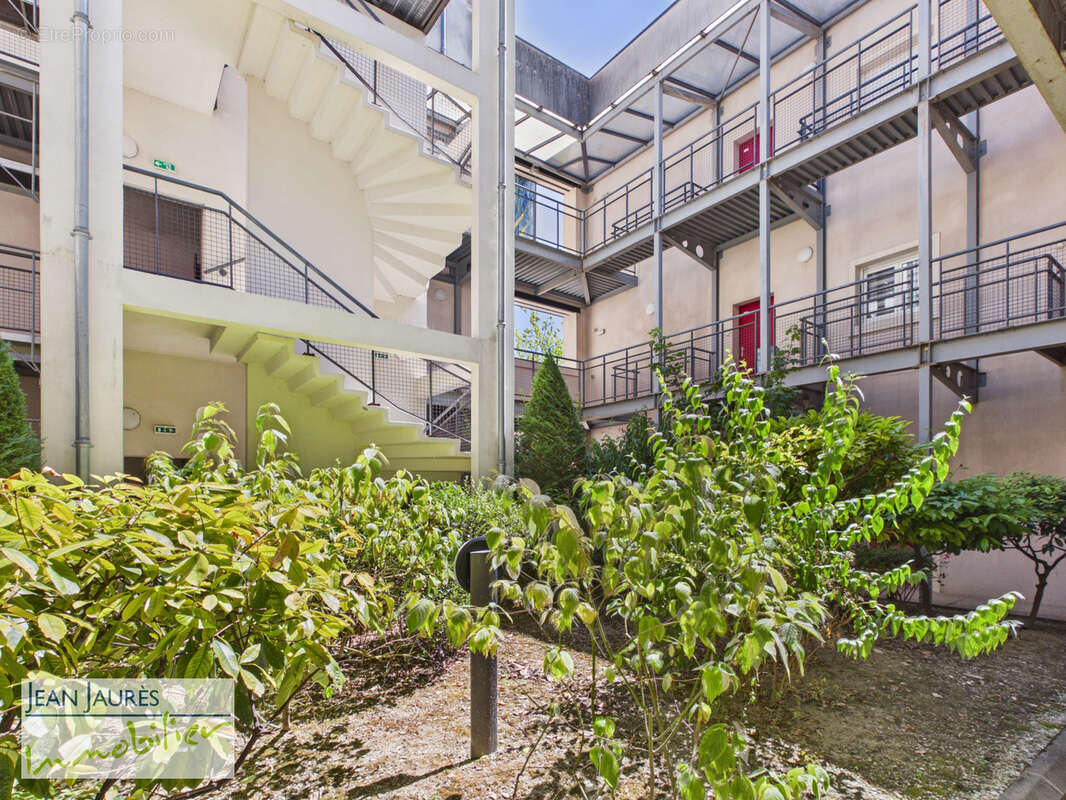 Appartement T2 de charme   57 m2   Ancienne Malterie de Champagne   Parking privatif   À deux pas de Troyes - photo 2
