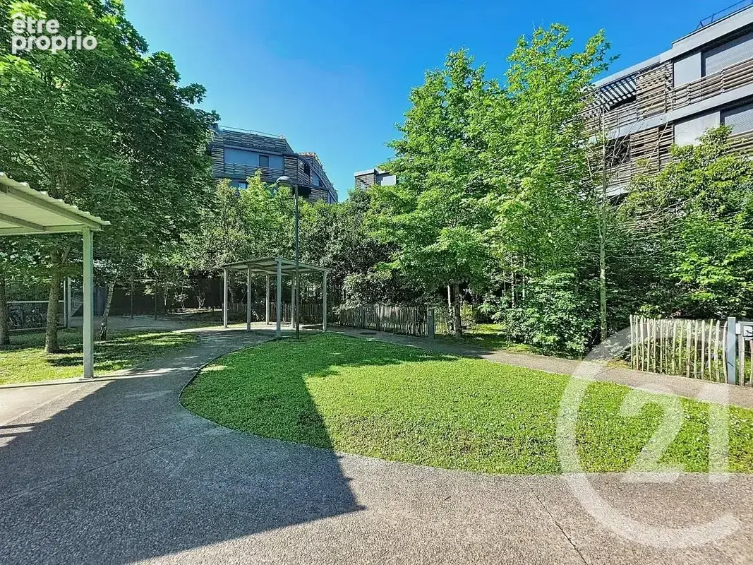 Appartement 4 pièces 82 m² à vendre à Cenon (33150) - photo 2
