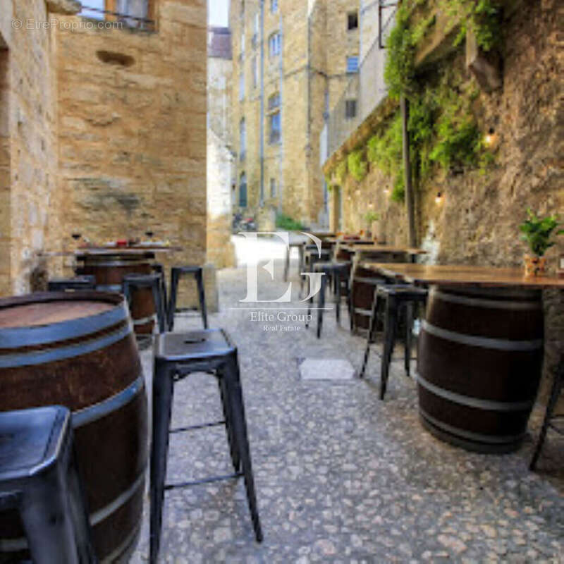 Commerce à SARLAT-LA-CANEDA