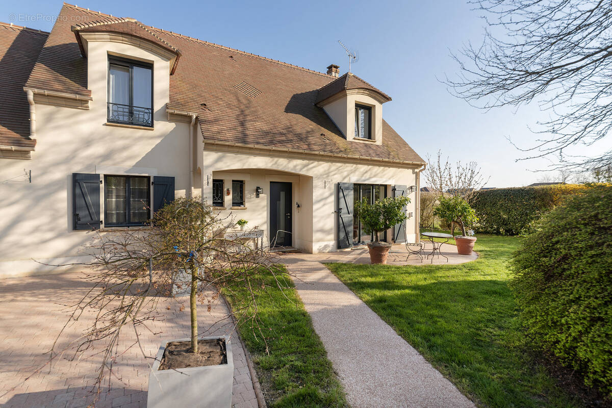 Maison à CERNY