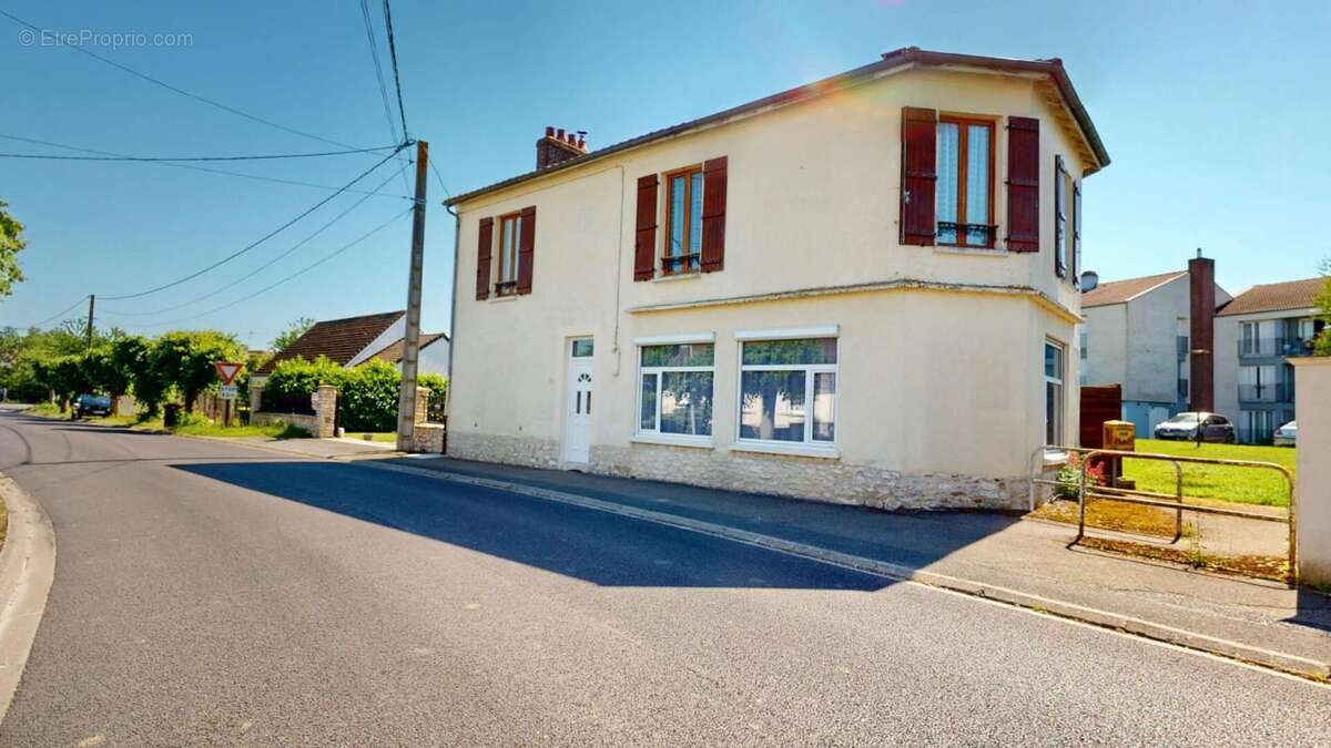 Maison à JOUY-LE-CHATEL