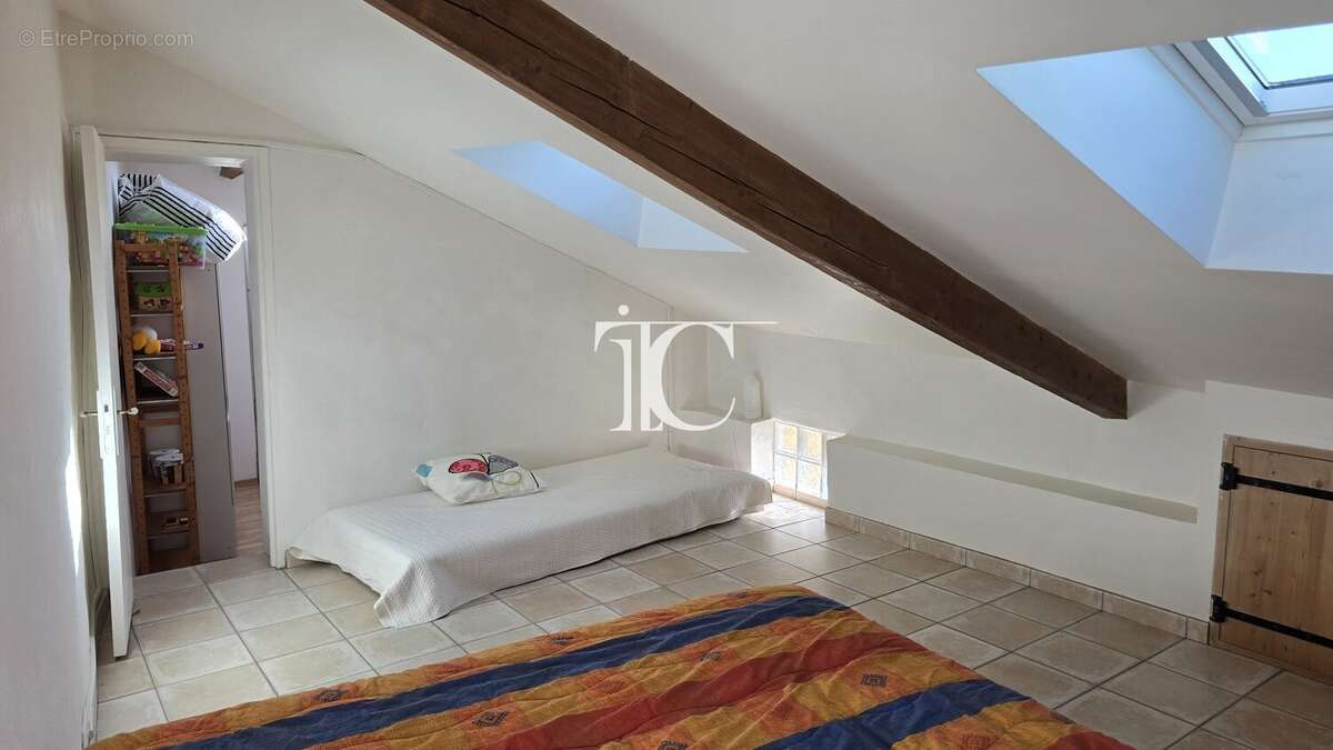 Authenticité, élégance et confort au cur du Sud Ardèche : une maison en pierre rare avec piscine où tout se fait à pied. - photo 25