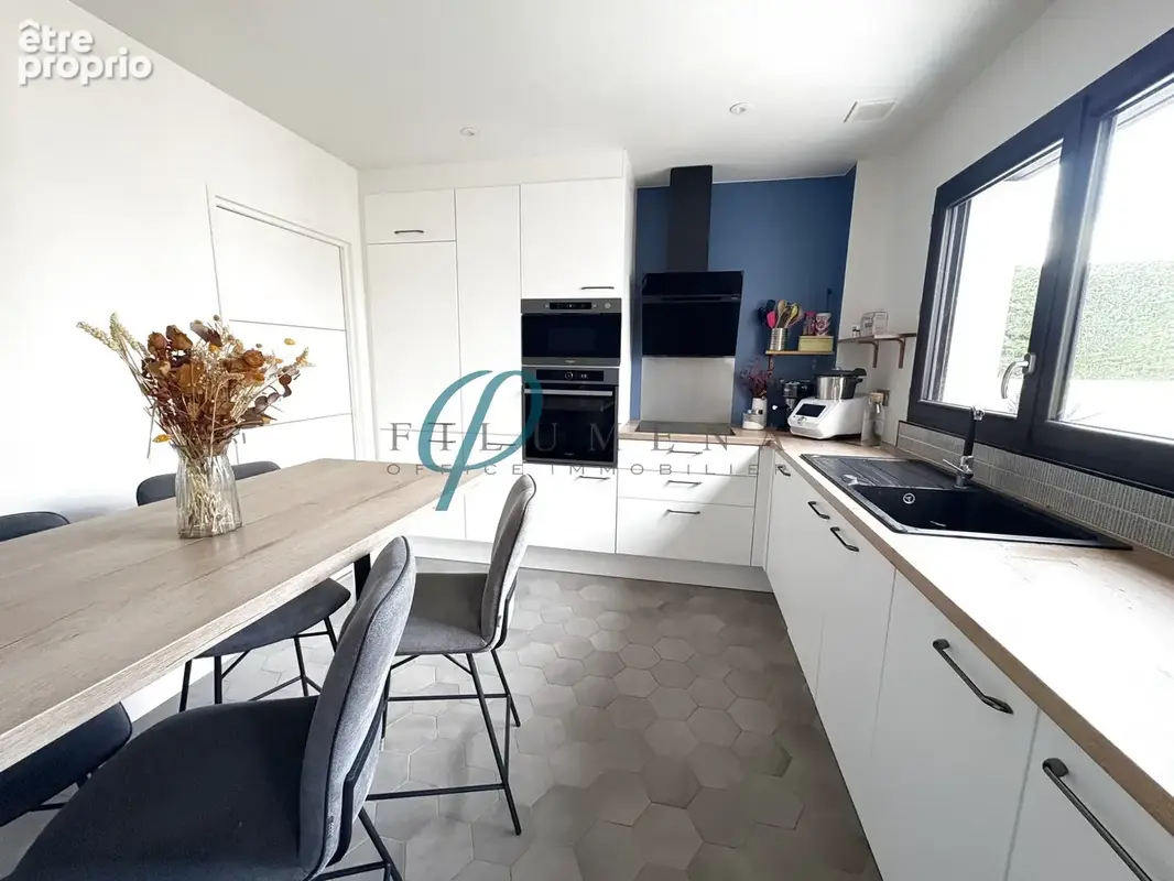 À vendre, Maison contemporaine lumineuse et chaleureuse, située au calme. - photo 7