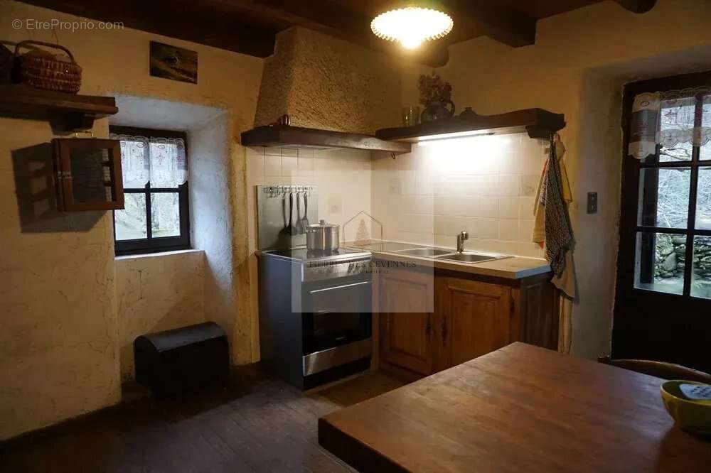 Maison à SAINT-GERMAIN-DE-CALBERTE