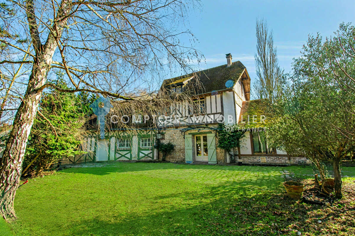 A vendre Dpt Eure (27) proche Pacy sur Eure Moulin 353 m2 avec piscine sur terrain de 5542 m2 au bord de riviè - photo 2
