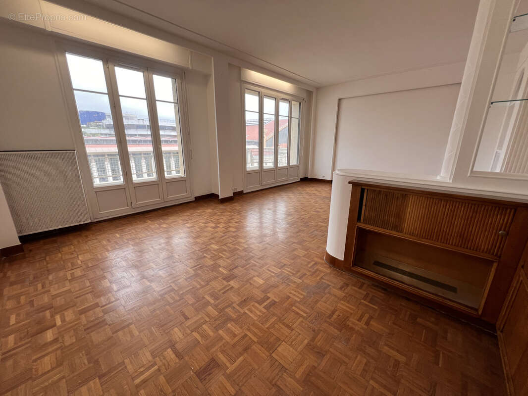 Appartement à MARSEILLE-1E