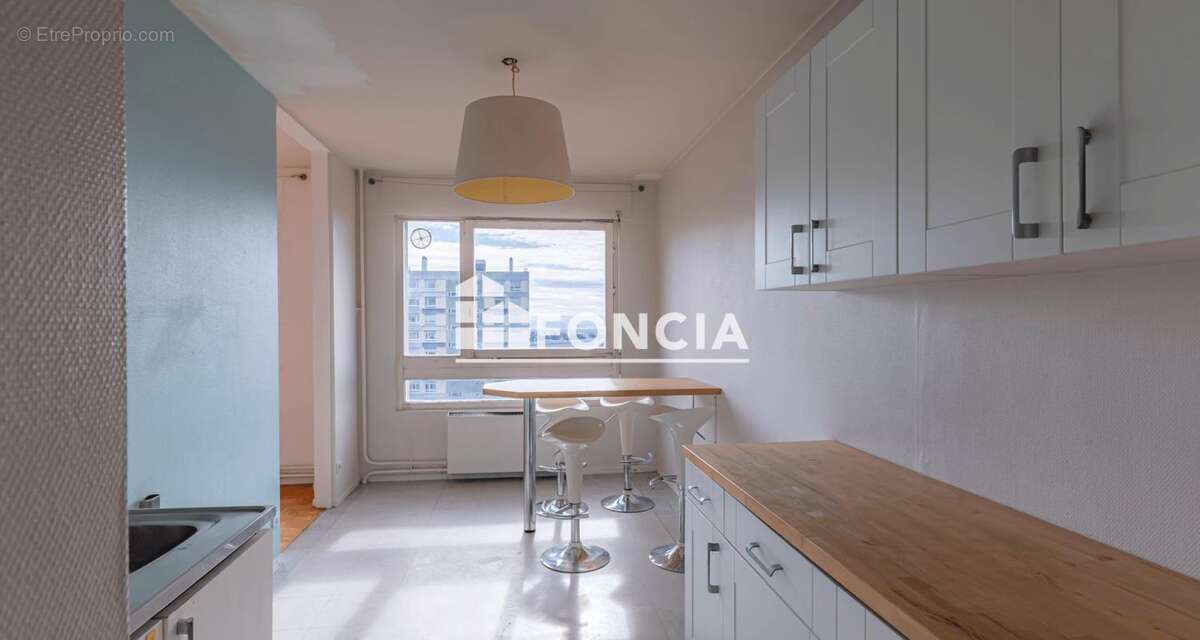 Appartement à PIERRE-BENITE